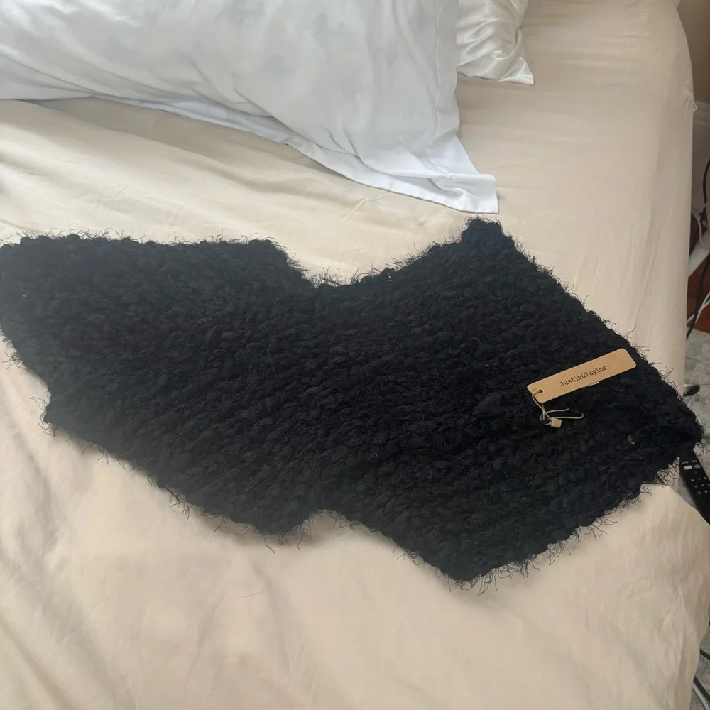 Just...Taylor Black Scarf